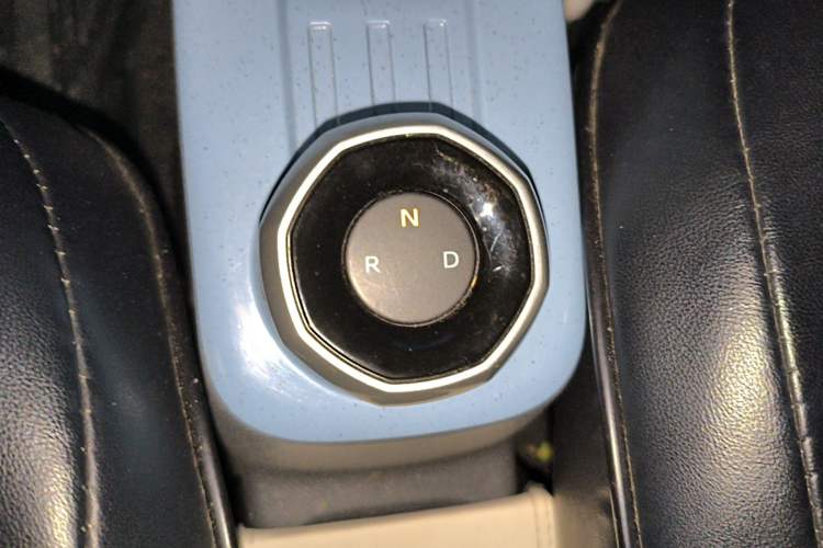 Used Geely Galaxy Panda 2023 Panda Mini 200km Endurance Bear Gear Lever