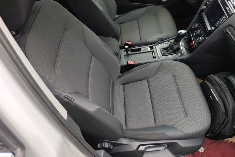 Used Volkswagen Golf 2017 1.6L Automatic Comfort Million-Vehicle Anniversary Edition