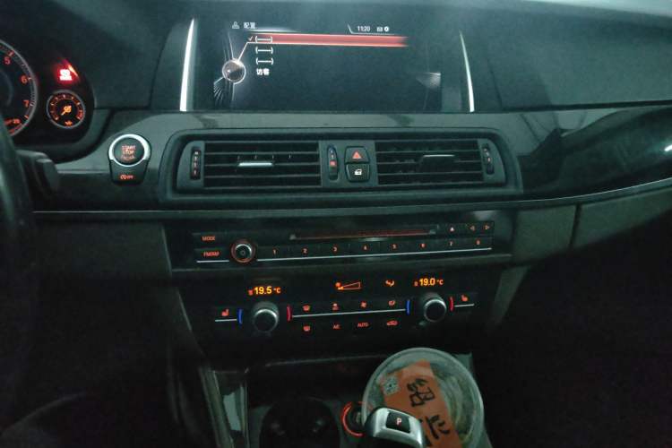 Used BMW 5 Series 2017 525Li Luxury Design Package Audio And AC Panel