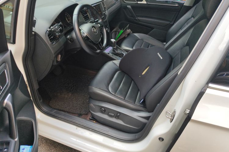 Used Volkswagen Golf Sportsvan 2016 230TSI Automatic Luxury Version
