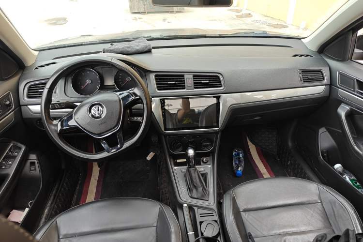 Used Volkswagen Lavida 2015 1.6L Automatic Comfort Edition Center Console