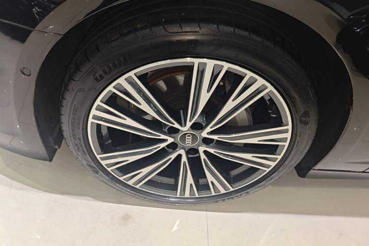 Used Audi A6L 2025 Restyled 45 TFSI quattro Prestige Dynamic Edition Left Front Wheel Hub