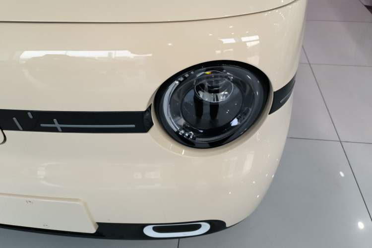 Used Geely Galaxy Panda 2025 210 km – Yuanqi Bear Left Front Headlight