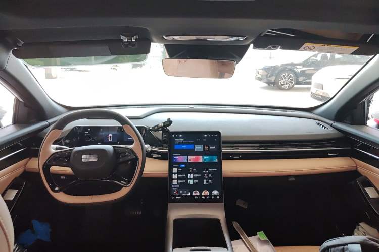 Used Geely Galaxy L6 2024 125km PLUS Dragon Edition
