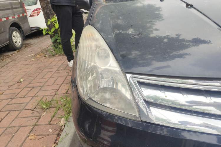 Used Nissan Livina 2010 Jingyue Edition 1.6L Manual All-Around Model