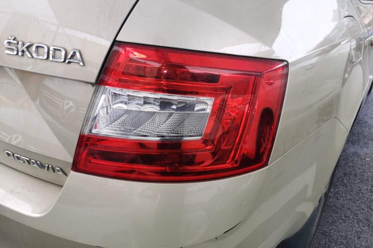 Used Skoda Octavia 2016 1.6L Automatic Chuanxing Edition Right Rear Taillight