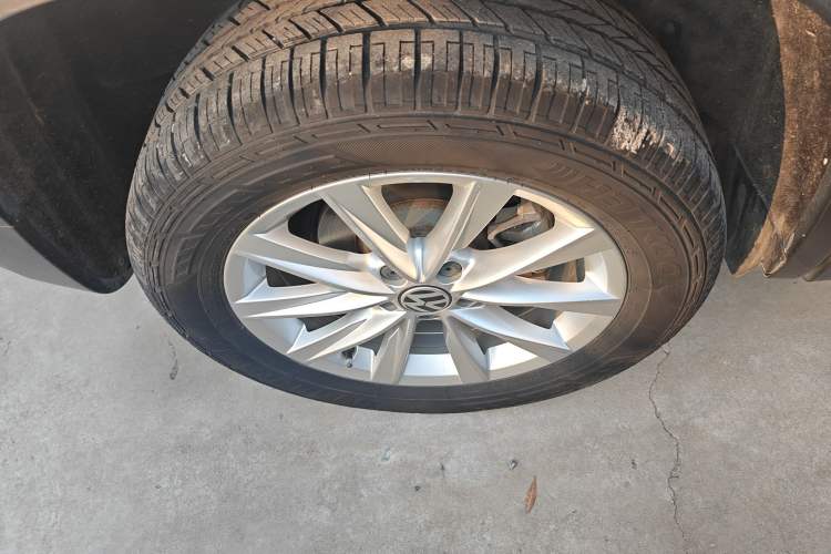 Used Volkswagen Tiguan L 2017 300TSI Automatic Two-Wheel Drive Silk Road Comfort Edition