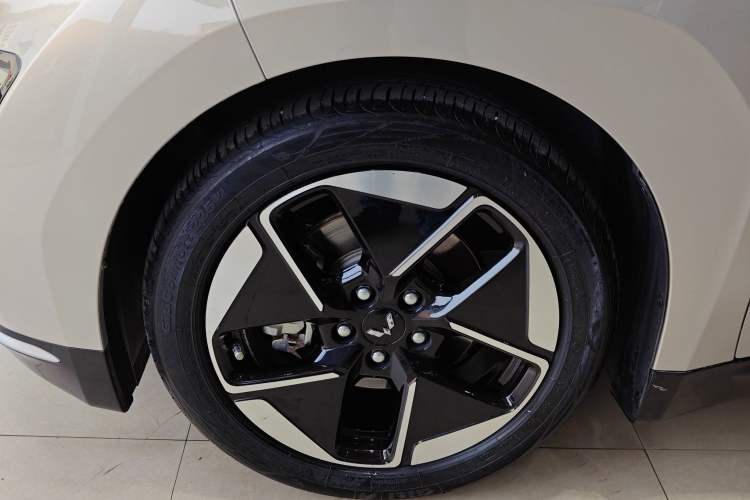 Used Wuling Xingguang 2024 Co-Creation Edition 510 Advanced Model Left Front Wheel Hub