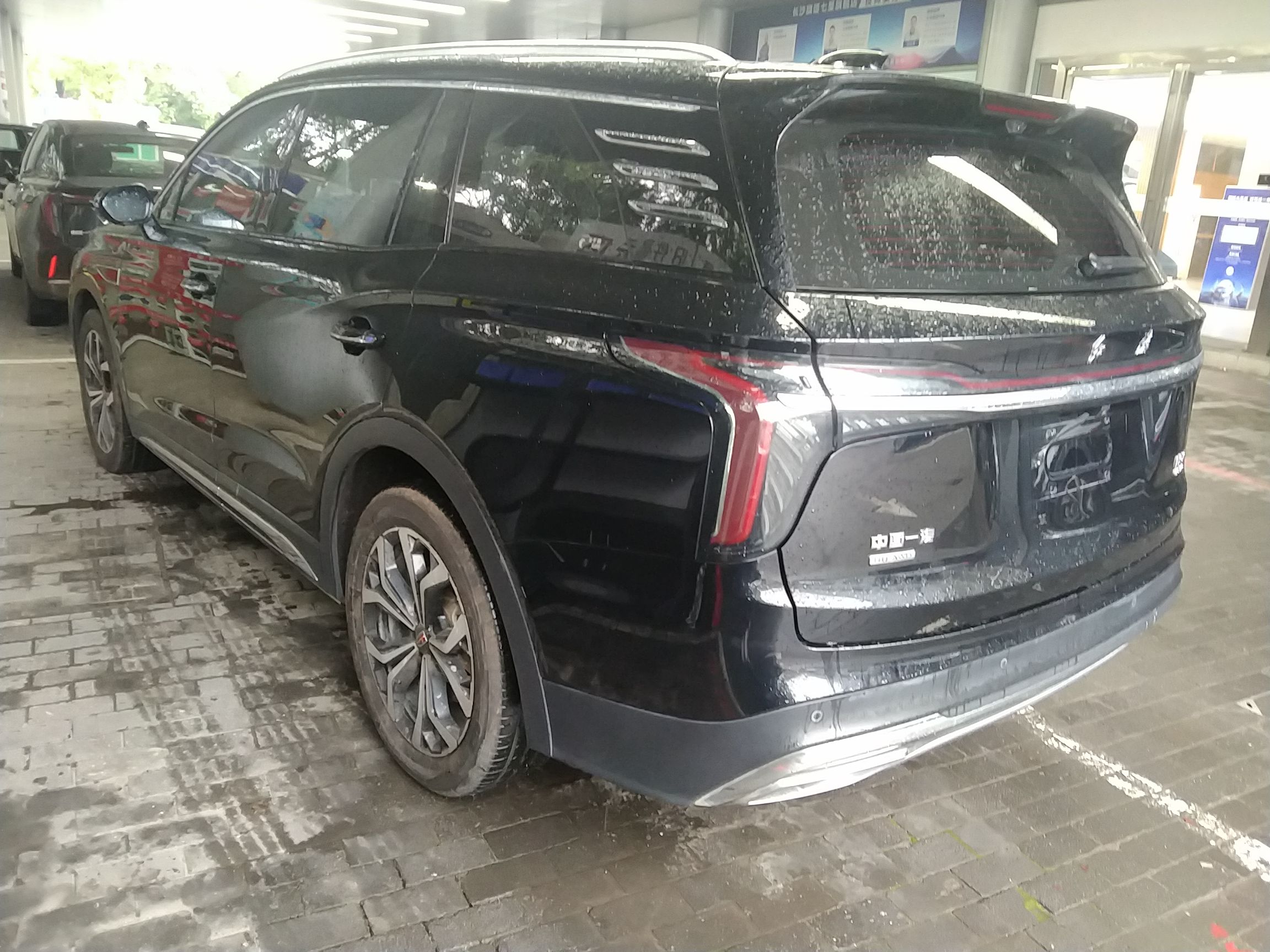 Hongqi HS7 2023 2.0T Automatic All-Wheel Drive Flagship Edition Six Seats — снимка 4
