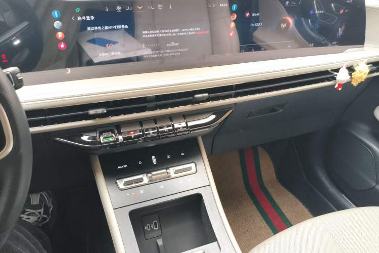 Used Lincoln Corsair 2023 2.0T Two-Wheel Drive Luxury Edition Audio And AC Panel