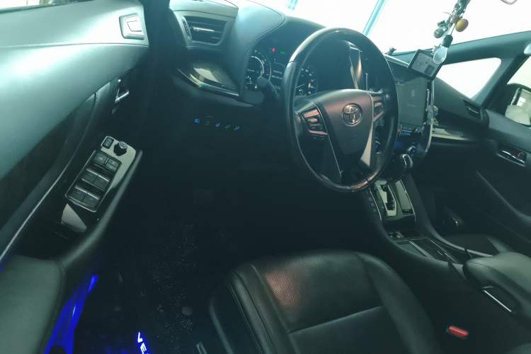 Used Toyota Vellfire 2021 Crown Dual-Engine 2.5L HV Supreme Edition
