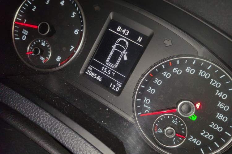 Used Volkswagen Sharan 2013 1.8TSI Standard Model Euro IV Odometer Close Up