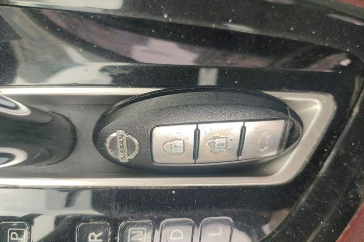 Used Nissan Lannia 2016 1.6L CVT Smart Cool Edition Interior 1