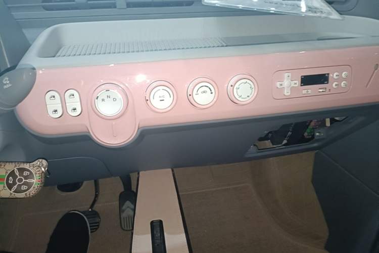 Used Bestune Pony 2025 222km Range Agile Horse Audio And AC Panel