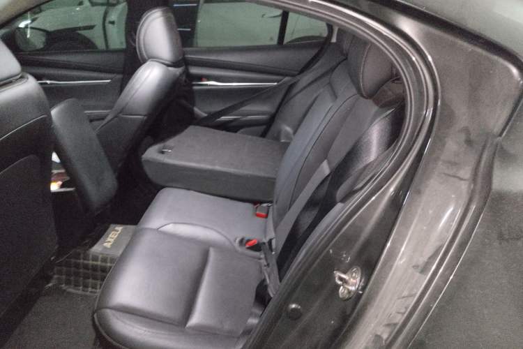 Used Mazda 3 Axela 2019 Cloud-Controlled Version 3-Box Design 2.0L Automatic Luxury Trim China V Emission Standard Left Rear Seat