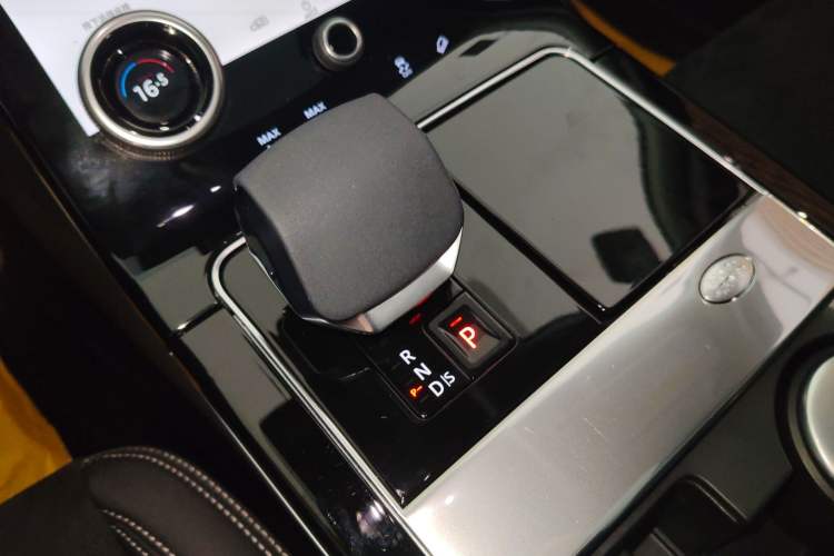 Used Land Rover Range Rover Velar 2022 250 PS