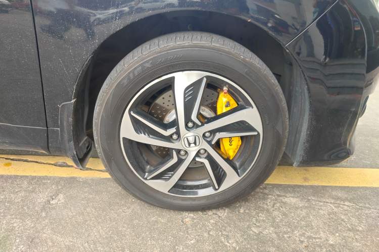 Used Honda Odyssey 2015 Updated Version 2.4L Smart Edition Right Front Wheel Hub