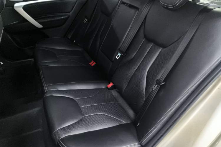 Used Geely Auto Emgrand 2017 Sedan Million Edition 1.5L CVT Upward Version Left Rear Seat