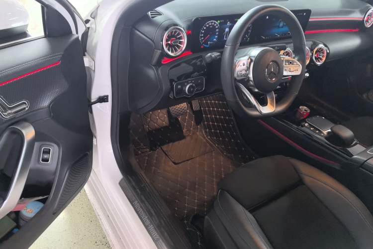 Used Mercedes-Benz A-Class 2022 Restyled A 200 L Sport Sedan Fashion Version
