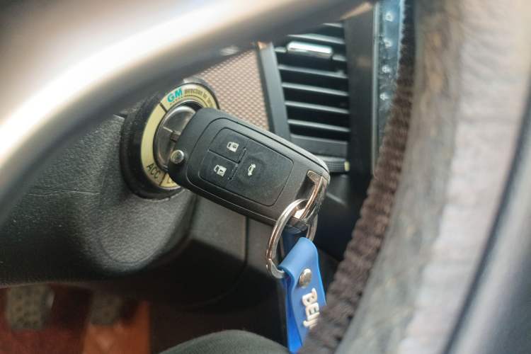 Used Chevrolet Cruze 2013 Hatchback 1.6L Manual Luxury Model Vehicle Key