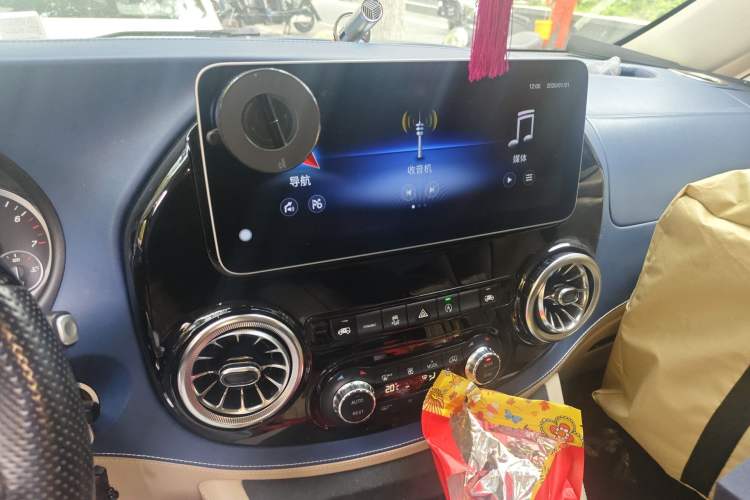 Used Mercedes-Benz Vito 2020 2.0T Business Version 7 Seats Audio And AC Panel