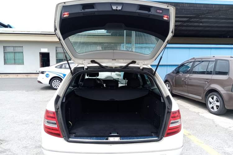 Used Mercedes-Benz C-Class 2011 C 200 Fashion Travel Edition
