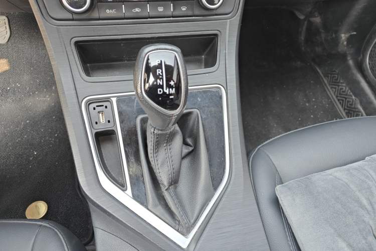 Used Geely Auto Vision 2019 Upgraded Model 1.5L CVT Luxury Version China VI Standard Gear Lever