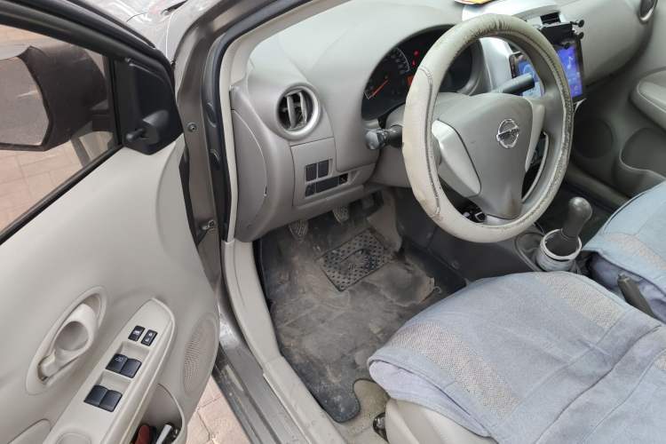 Used Nissan Sunny 2015 1.5XE Manual Comfort Edition Driver Seat