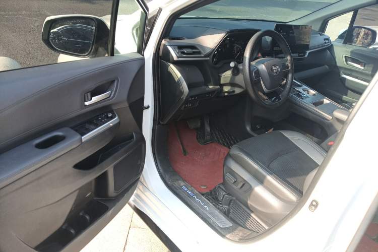 Used Toyota SIENNA 2021 2.5L Hybrid Premium Edition Driver Seat