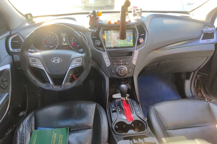 Used Hyundai Grand SantaFe 2013 3.0L 7-Seater 4x4 Flagship Edition Center Console