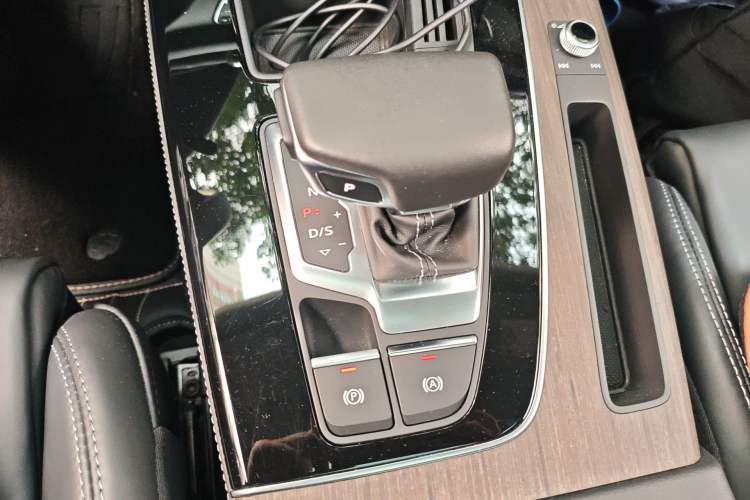 Used Audi Q5L 2022 Updated 45T Prestige Dynamic Edition Gear Lever