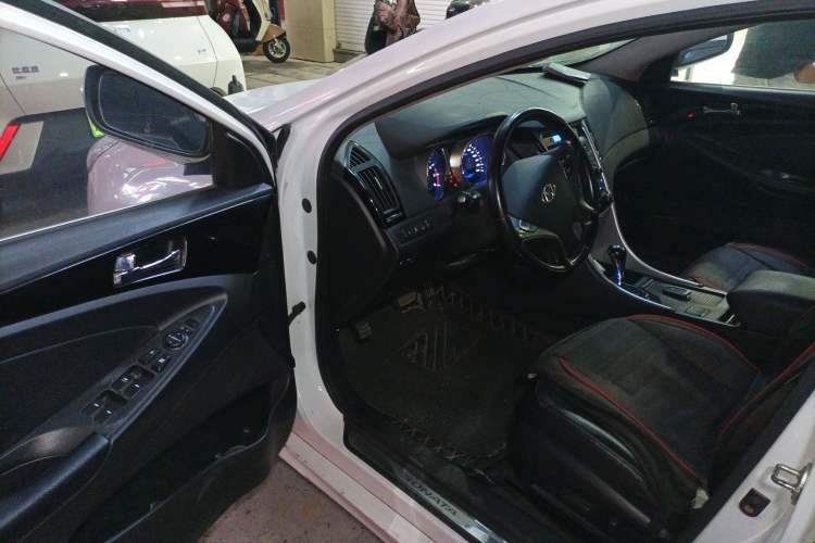 Used Hyundai Sonata 2014 2.0L Automatic Luxury Edition
