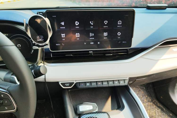 Used Geely Auto Preface 2021 Revised Version 2.0TD Luxury Edition Audio And AC Panel