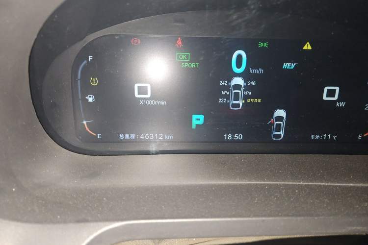 Used BYD Tang New Energy 2015 2.0T Four-Wheel-Drive Flagship Model Odometer Close Up