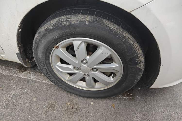 Used Kia K2 2015 Sedan 1.4L MT GLS Right Front Wheel Hub