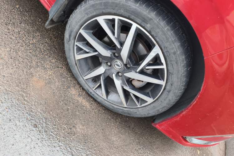 Used Dongfeng Aeolus Yixuan 2020 230T Automatic Cool Edition Right Front Wheel Hub