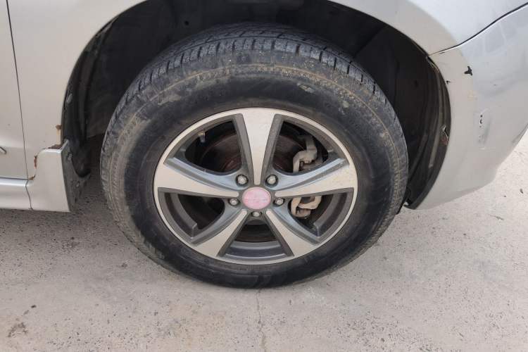 Used Haval H6 2013 Upgraded Model 1.5T Manual Two-Wheel Drive Elite Version Right Front Wheel Hub
