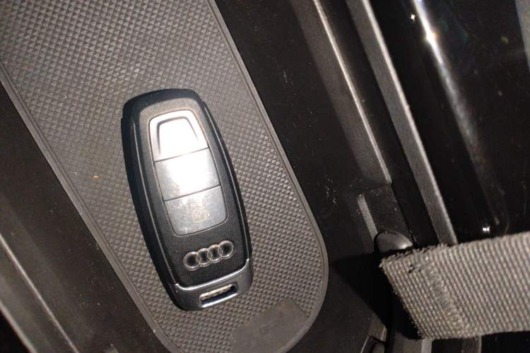 Used Audi Q4 e-tron 2022 50 e-tron quattro Visionary Edition Interior 1