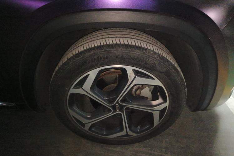 Used Geely Auto Monjaro L 2021 2.0TD DCT EVO Two-Wheel Drive Prestige Version Right Front Wheel Hub