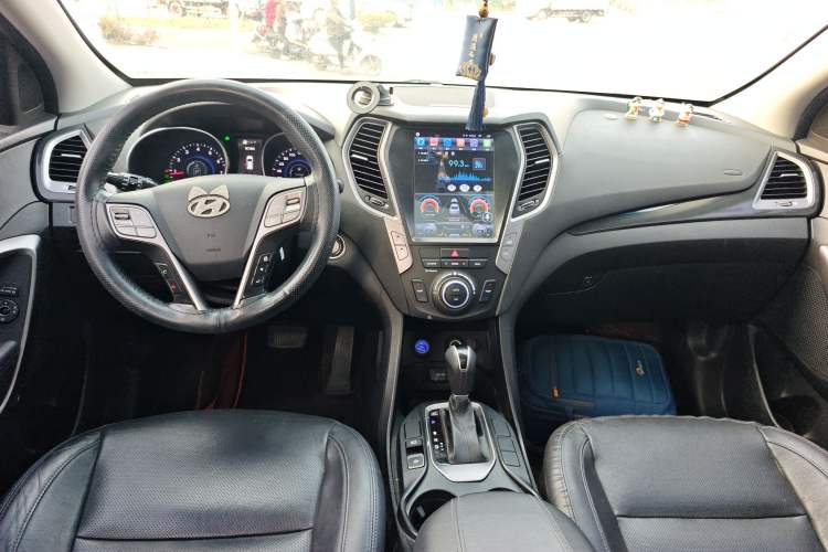 Used Hyundai Santa Fe 2015 2.0T Automatic Two-Wheel Drive Smart Version 5 Seats
