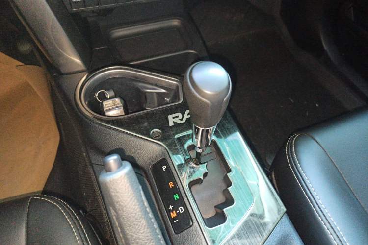 Used Toyota RAV4 2016 2.0L CVT Two-Wheel Drive Fashion Edition China V Standard