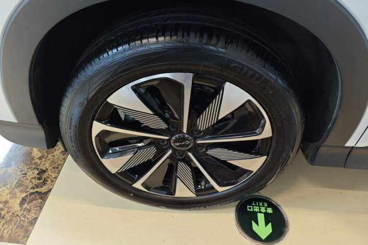 Used BYD Song PLUS New Energy 2025 EV Intelligent Driving Version 520km Premium Model Exterior 4