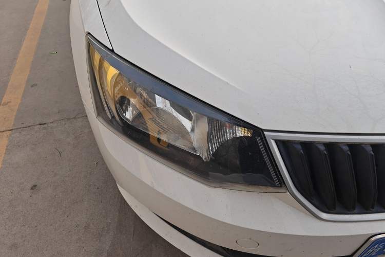 Used Skoda Fabia 2016 1.4L Automatic Car Enjoy Edition Right Front Headlight