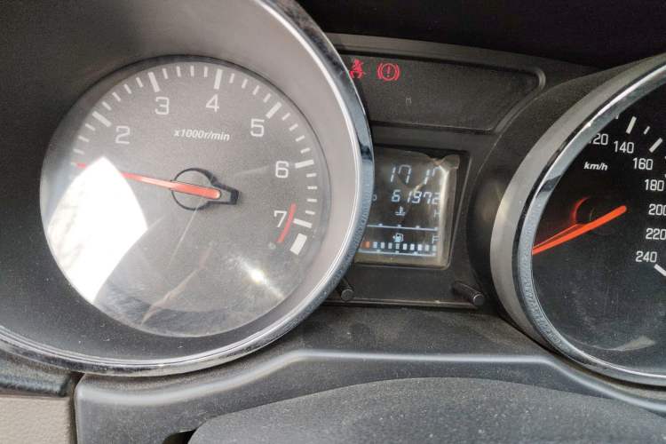 Used FAW Senya S80 2015 1.5L Manual 5-Seater Urban Edition
