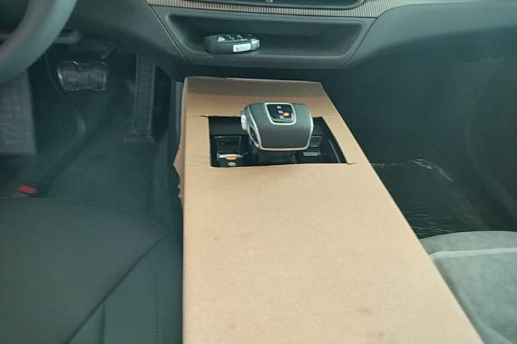 Used Hongqi E-QM5 2022 431 km Charge & Enjoy Edition
