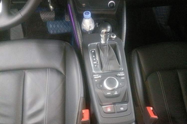 Used Audi Q2L 2022 35 TFSI Advanced Style Edition Gear Lever