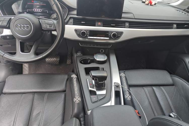 Used Audi A4L 2020 40 TFSI Luxury Dynamic Model Audio And AC Panel