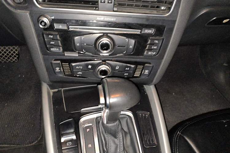 Used Audi Q5 2016 40 TFSI Trendy Edition Audio And AC Panel