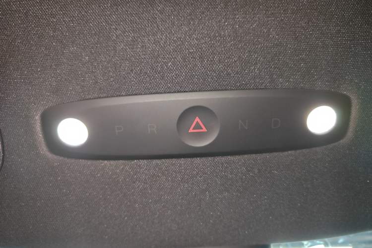 Used Tesla Model Y L 2025 Model Long-Range All-Wheel-Drive Version
