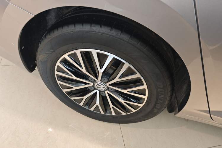 Used Volkswagen Sagitar 2021 280TSI DSG Comfort Connect Edition Right Rear Wheel Hub